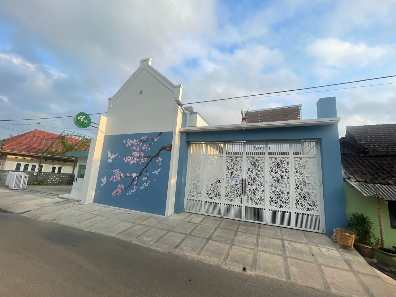 Rumah Bagus Modernn Gaya Villa di Kepatihan Tulungagung